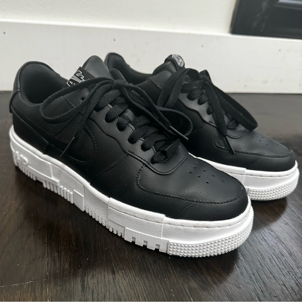 NIKE AIR FORCE PIXEL